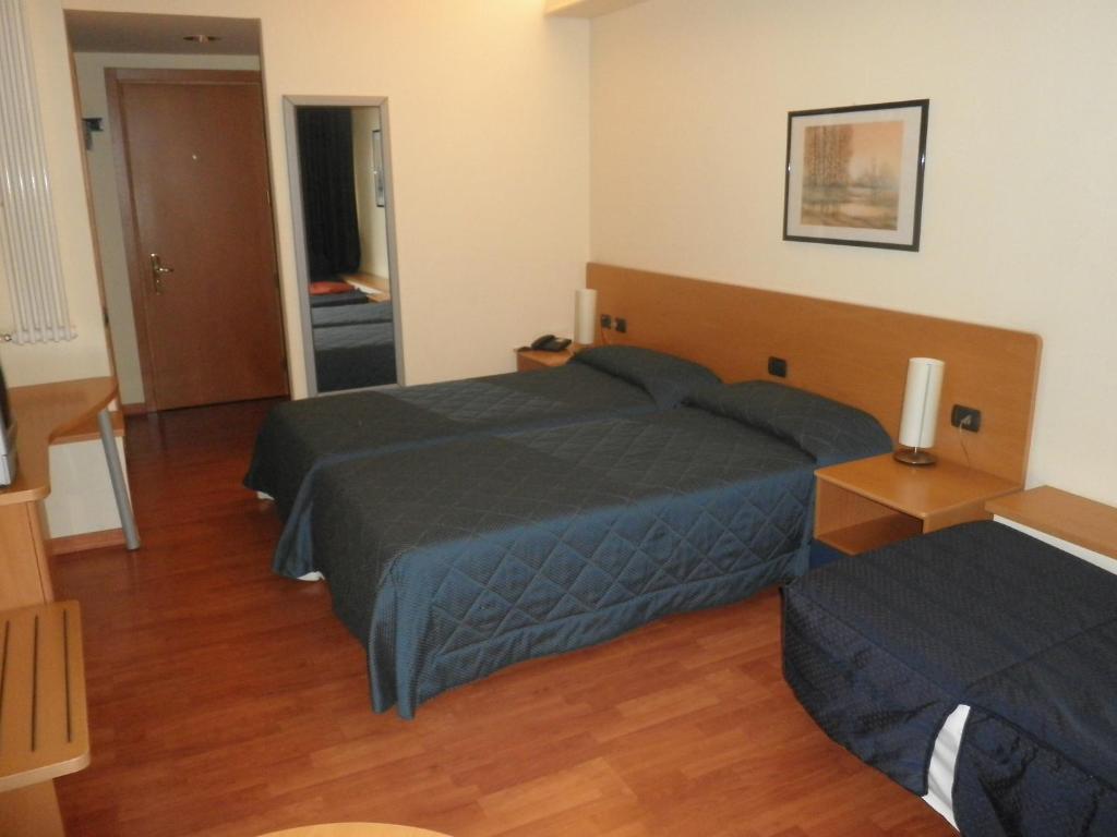 Hotel Selide Desio Quarto foto